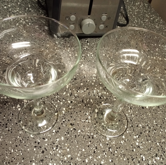 Glasses - Picture 2 of 4